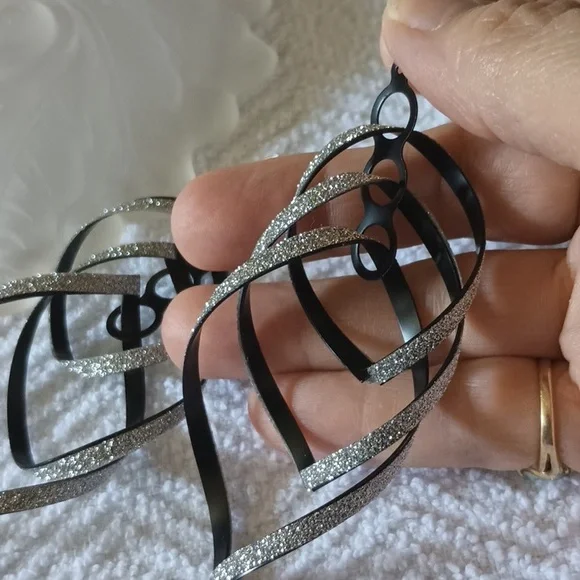 Swirl Geometric Earrings - Picture 10 of 10